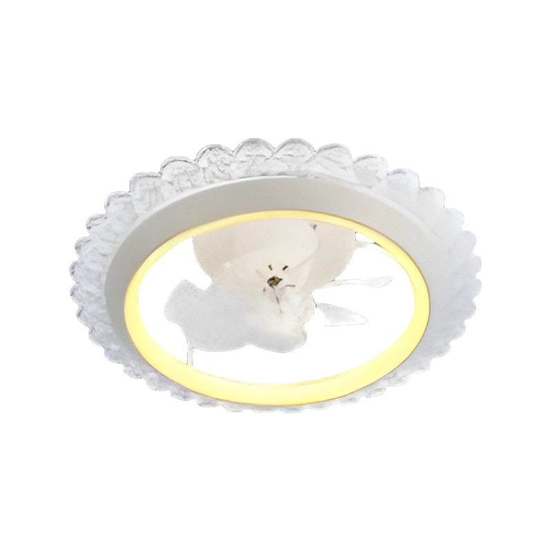 Oscilačný stropný ventilátor do spálne so svetlom Oscilačný stropný ventilátor do spálne so svetlom